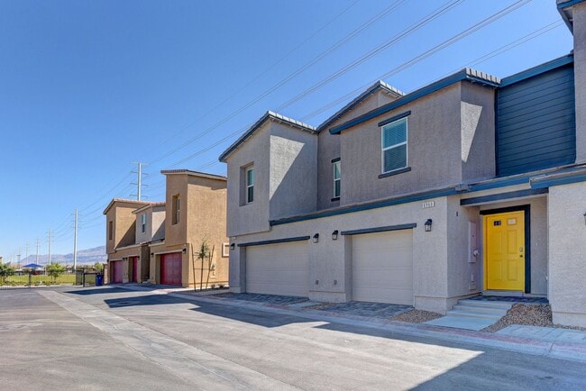 Photo - Brand new 3 bedroom Town House by DR Horto...