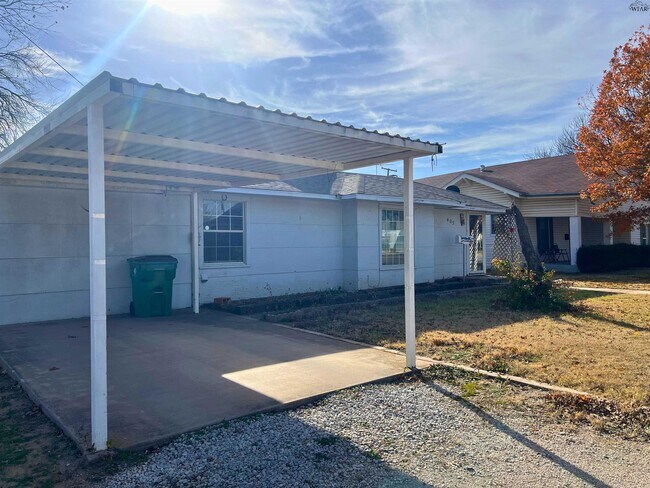 Photo - 405 E Spring St