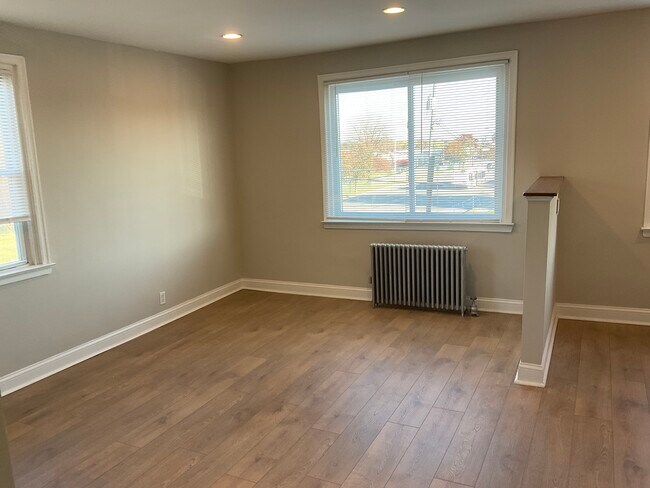 Building Photo - 1631 Elaine St Unit 2nd floor Apt