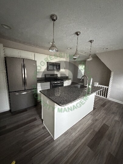 Photo - 2562 W 10th St