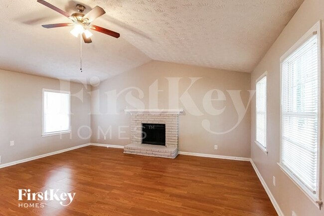 Photo - 911 Providence Way