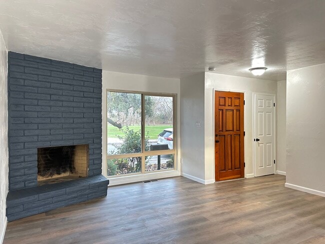 Photo - Upgraded Corner Townhouse - 2 bed/1.5 bath