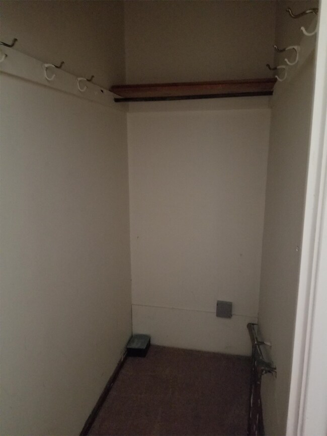 Photo - 211 W 5th St