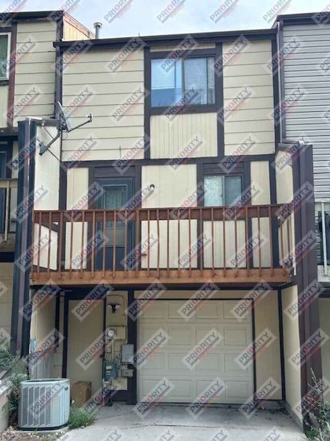 Photo - 2 bedroom, 1.5 bath 899 sqft.
