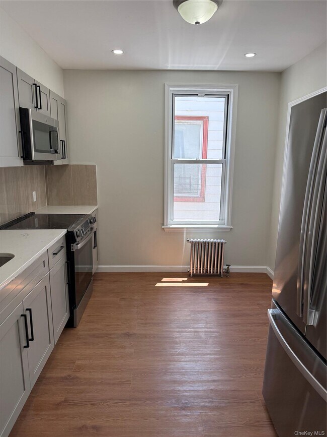 597 E 4th St Unit 2