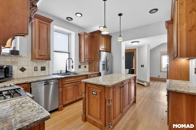 Photo - 910 N Clarkson St