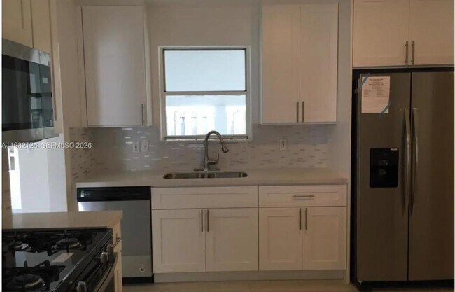 Photo - 320 SW 7th Ct