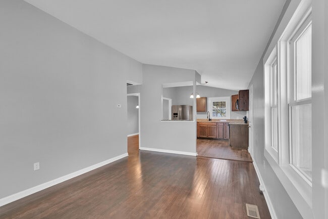 Photo - 1004 E Russell Ct