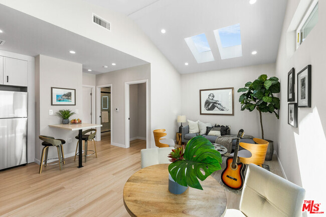 Building Photo - 2656 S Garth Ave Rental