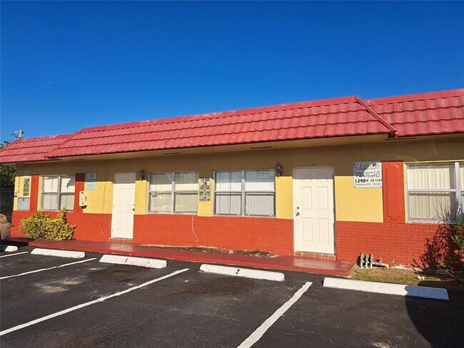 Building Photo - 4070 NW 30th Terrace Unit 1