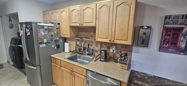 Photo - 2511 Carambola Cir N