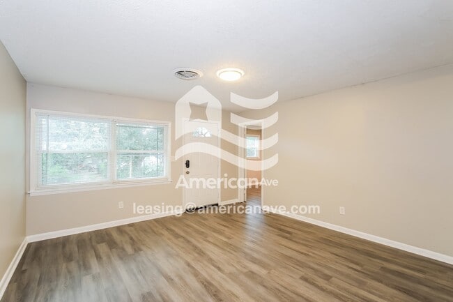 Photo - 743 Katherine St