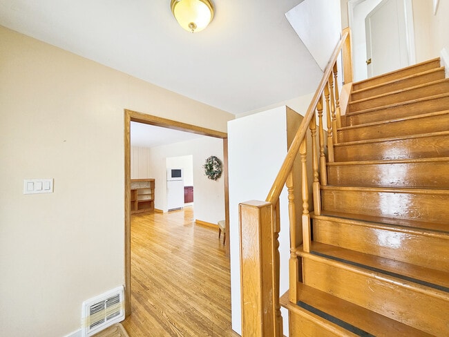 Photo - 8928 116 St NW