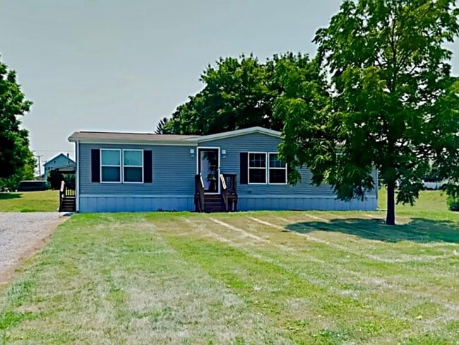 Building Photo - Fabulous ranch home on 1/2 acre.