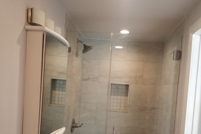 Building Photo - 537 W Milford St