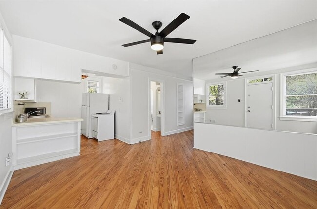 Building Photo - 1403 Windsor Rd