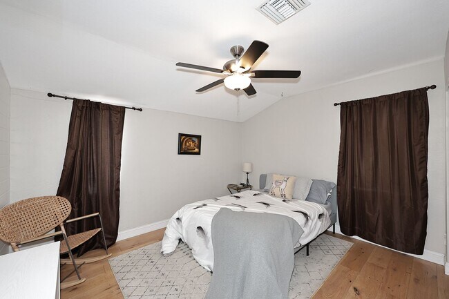 Photo - 3413 N 16th Dr