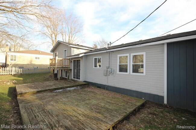 Photo - 2120 Daintree Ave