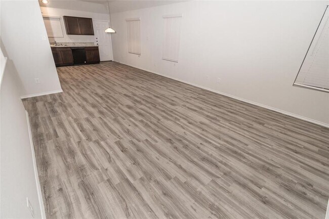 Photo - 202 Mouflon Dr