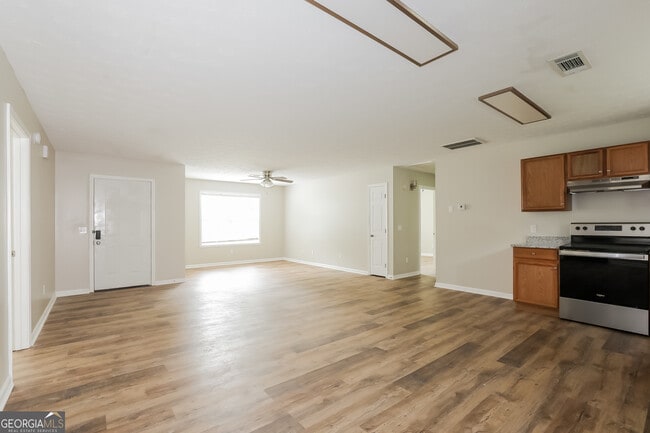 Photo - 240 Elm Pl