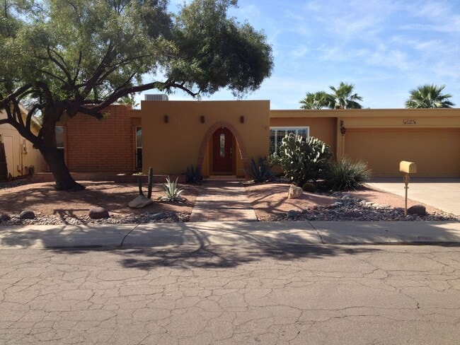 Building Photo - Shea & Tatum House with Pool!