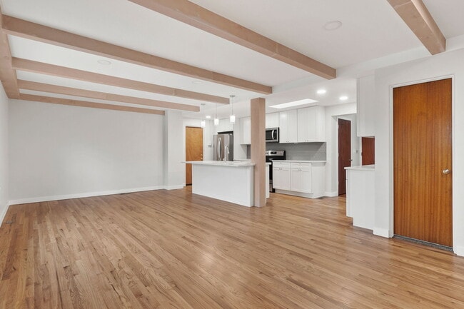 Photo - 4210 Balsam St