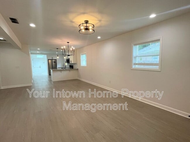 Photo - 1047 Grant Way SE
