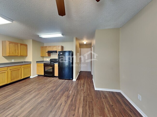 Photo - 536 Runnymede Ct