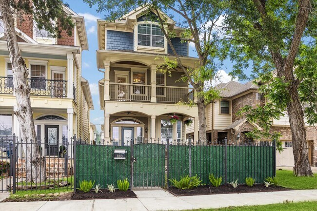 Photo - 809 W 20th St