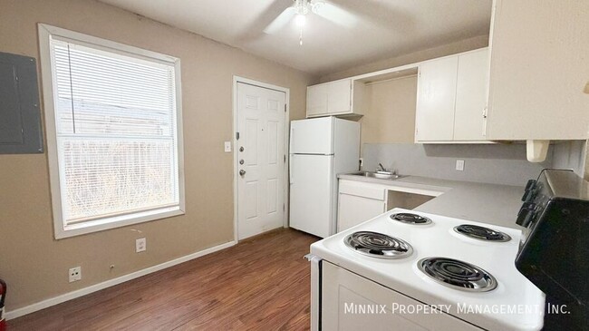 Photo - 310 E Lynn St