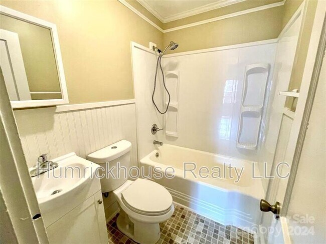 Photo - 338 Magnolia St NW