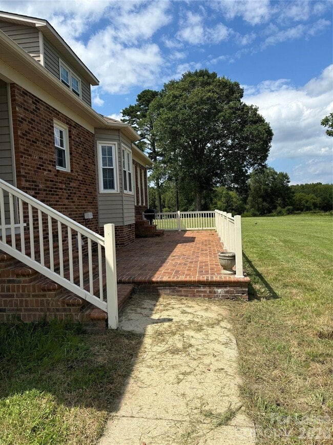 2417 Lynwood Dr