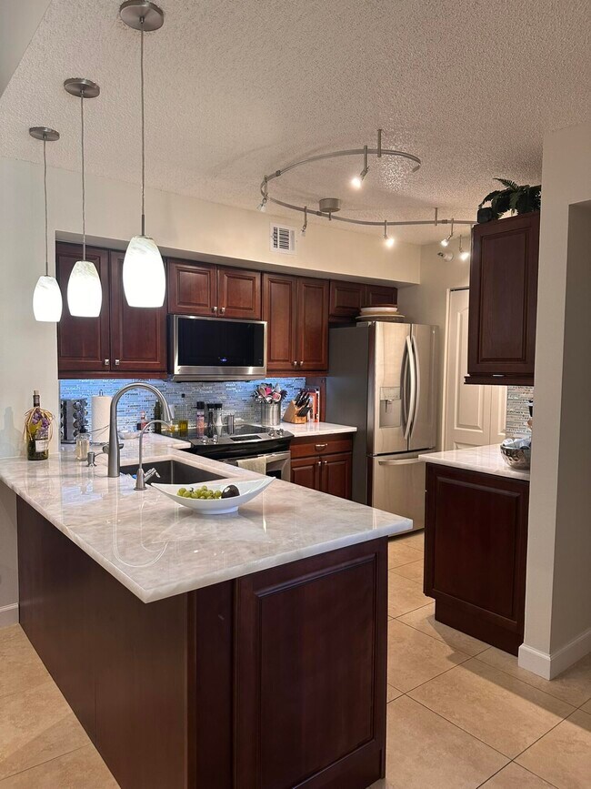 Photo - 180 Yacht Club Way Unidad 309