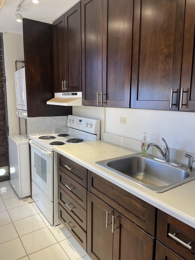 Building Photo - 1630 Liholiho St