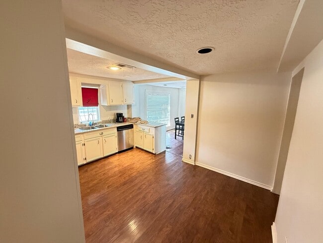 Photo - 5239 Kiam St