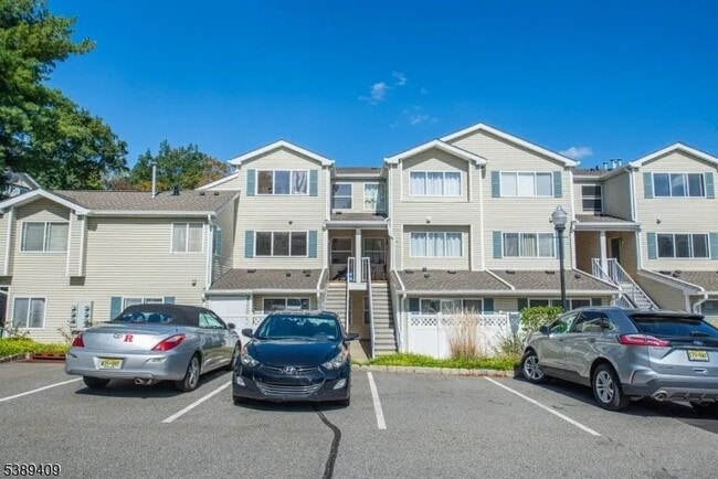 Building Photo - 17 Livingston Rd