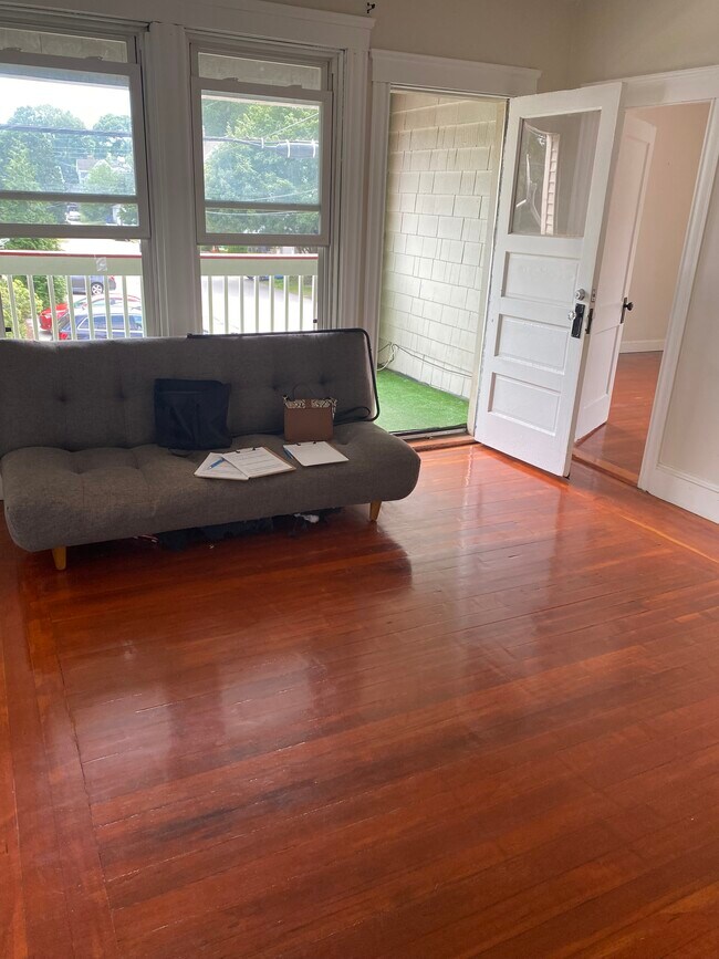 Photo - 33 Trenton St Unidad 2nd floor R