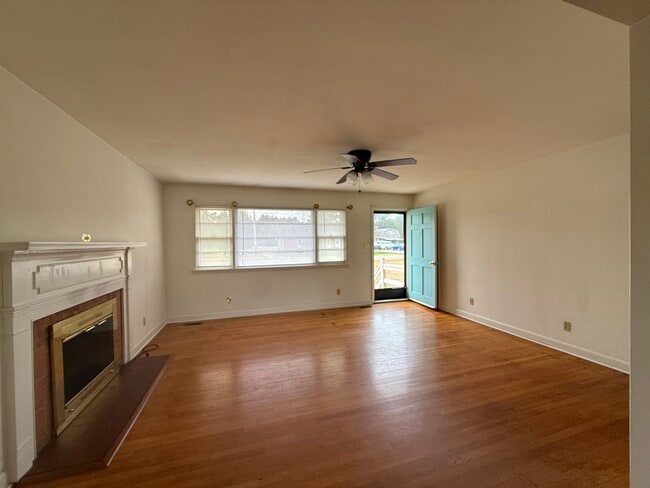 Photo - 106 Hawthorne Dr