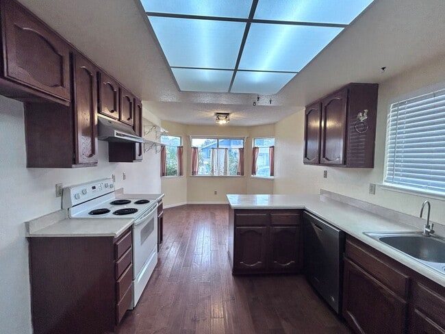 Photo - 1/3 OFF ONE MONTH RENT IF APPROVED AND MOVED IN BY 12/15