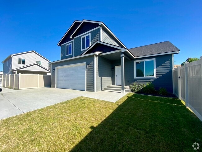 Building Photo - Beautiful, Newly-Built Home with Office