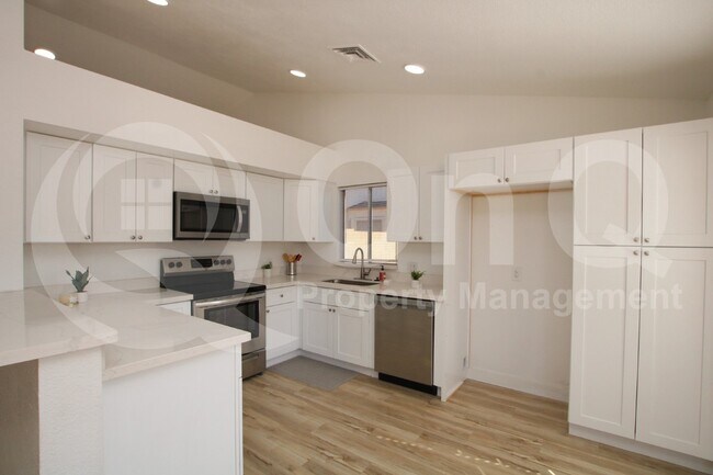 Photo - 7849 W Hearn Rd