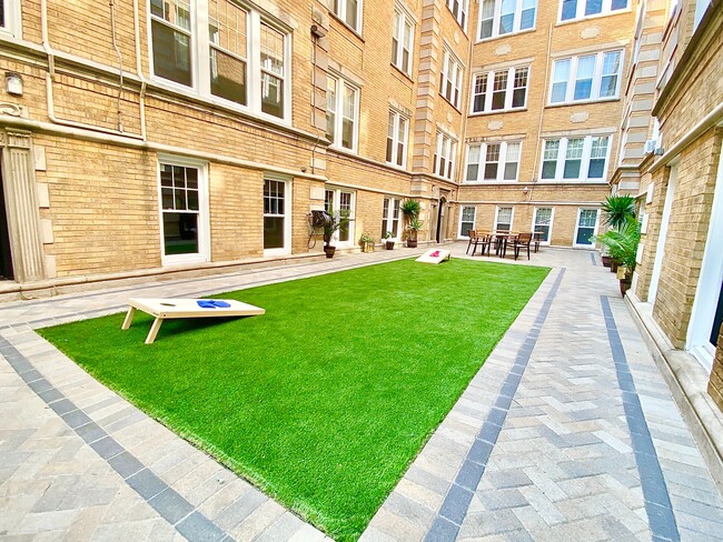 Photo - 1110 W Glenlake Ave Unit 1