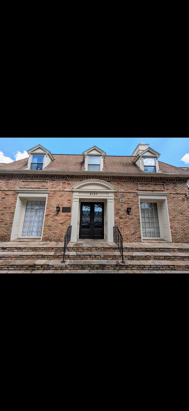 Building Photo - 2727 Briarhurst Dr Unit 15