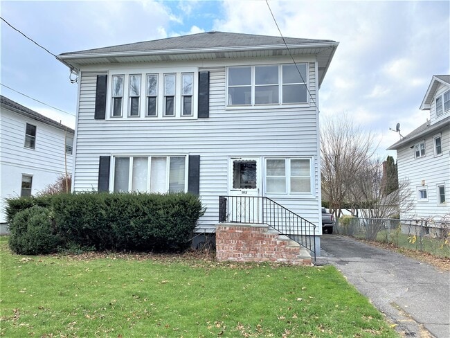 Building Photo - 105 Helen St Unit 2