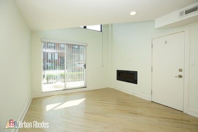 Photo - 935 W Grace St Unit A05C