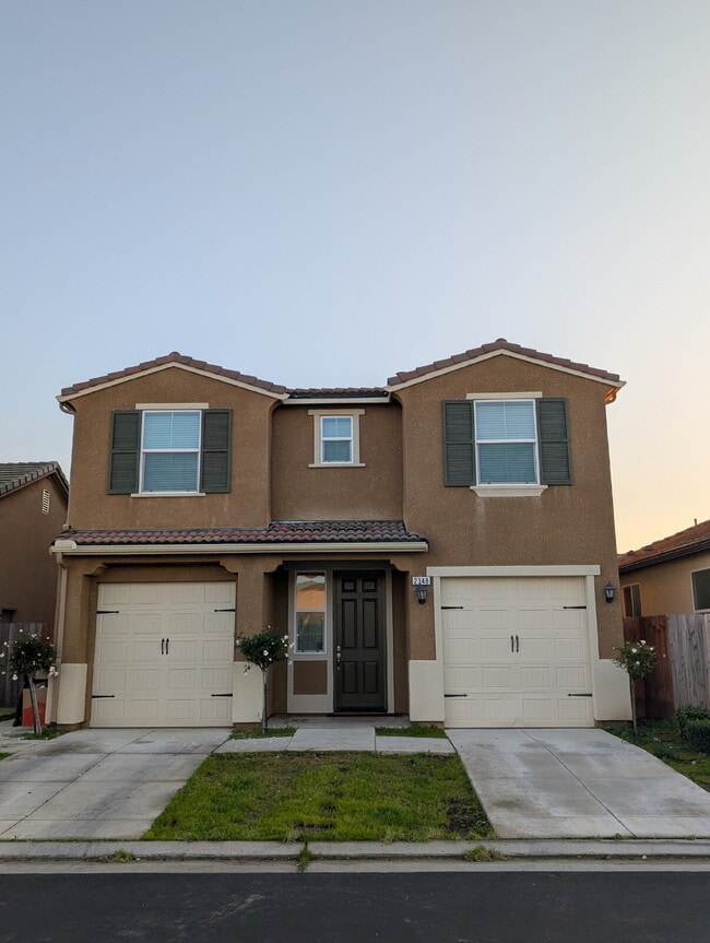 Photo - "Spacious 4-Bed Home with 2.5 Baths in Charming Clovis Locale – 1945 Sq. Ft. of Comfort!"