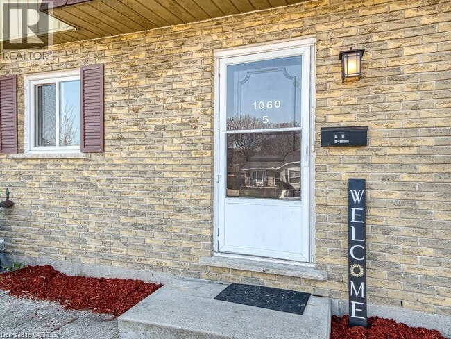Photo - 1060 Canfield Crescent