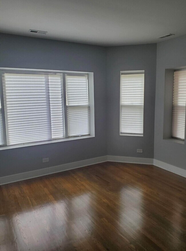 Photo - 7944 S Ellis Ave