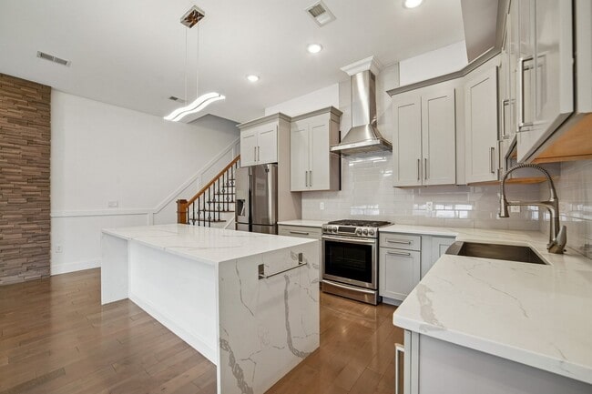 Building Photo - 46 Carlton Ave