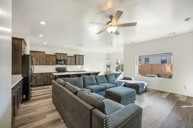Photo - 1382 E White Desert Dr